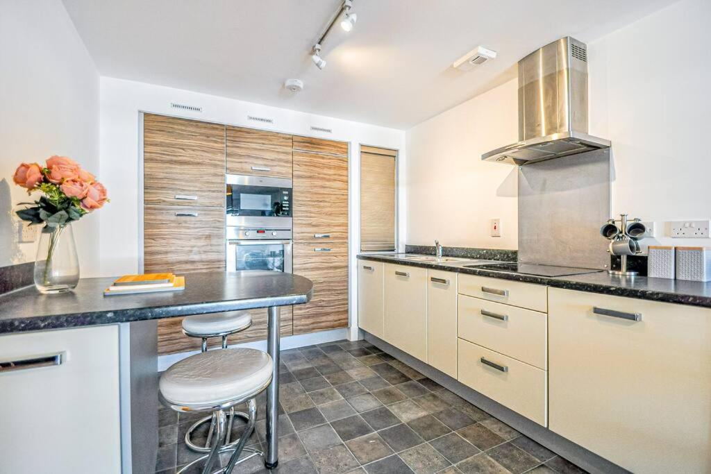 Entire Apartment Sleeps 4 Near The River Thames - #1515 Maidenhead Exterior photo