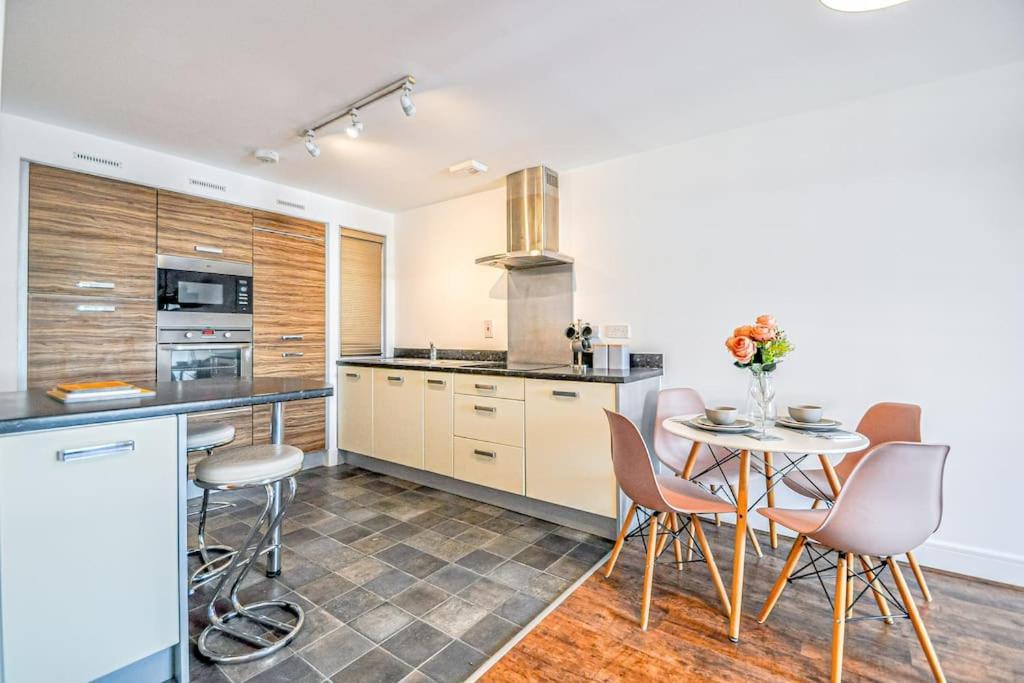 Entire Apartment Sleeps 4 Near The River Thames - #1515 Maidenhead Exterior photo
