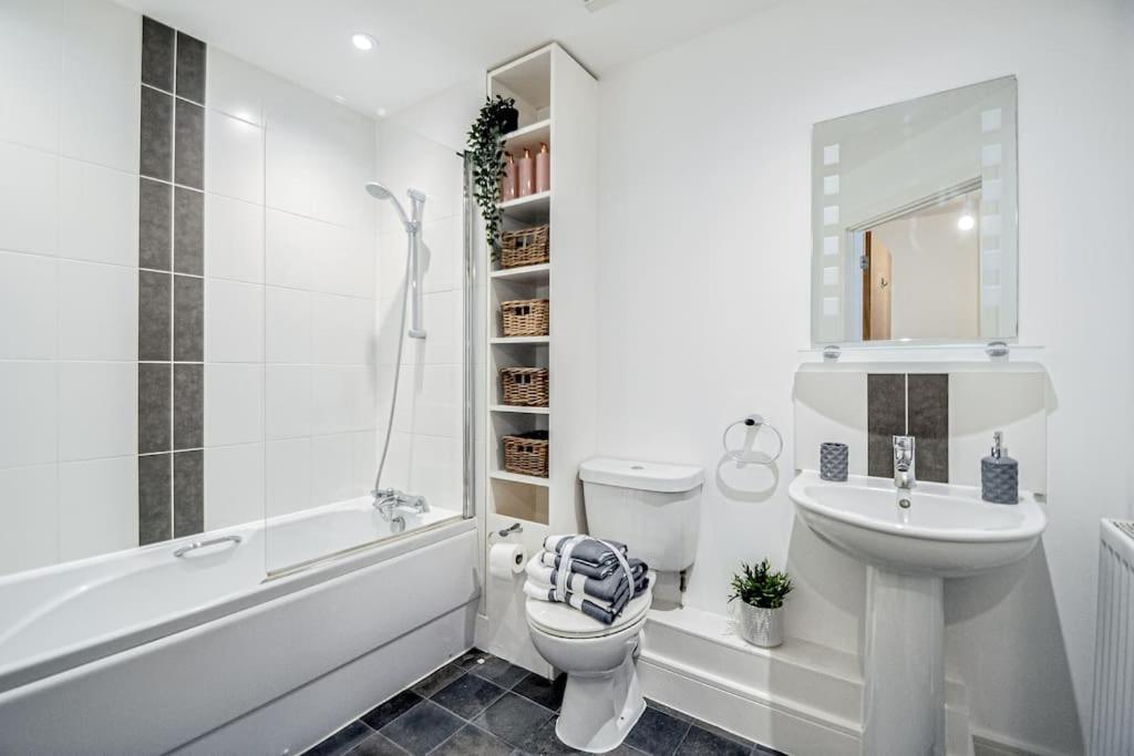 Entire Apartment Sleeps 4 Near The River Thames - #1515 Maidenhead Exterior photo
